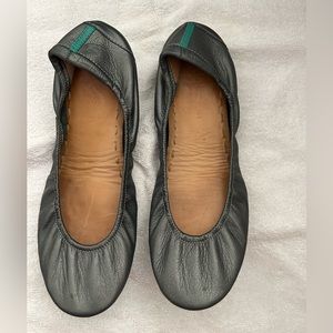 Women’s Size 11.  Metallic Pewter